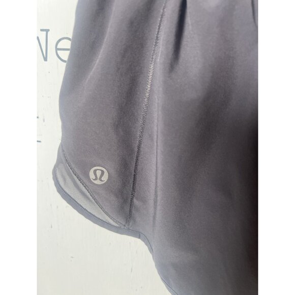 Lululemon Hotty Hot Size 4 High Rise Lined 2.5” Shorts Gray Swift Fabric. Q - Picture 4 of 5